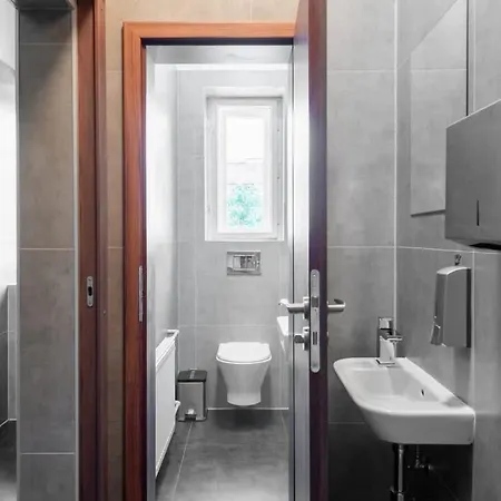 Lejlighed Spacious Luxury Old Town 2br Retreat