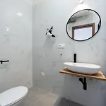 Spacious Luxury Old Town 2br Retreat Prag
