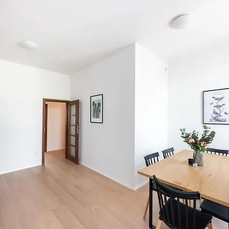 Spacious Luxury Old Town 2br Retreat Praga