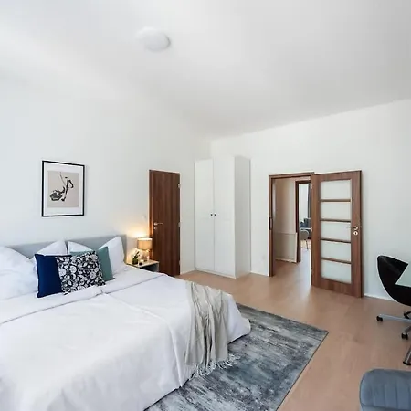Spacious Luxury Old Town 2br Retreat *