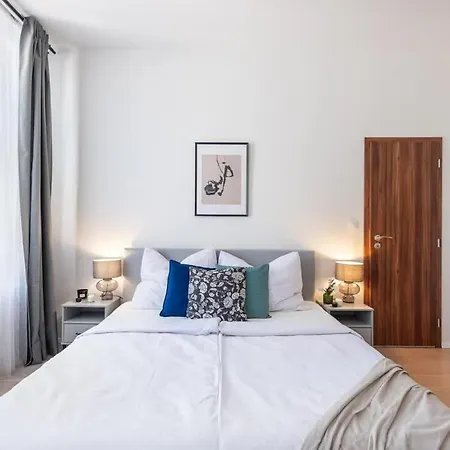 Spacious Luxury Old Town 2br Retreat * براغ