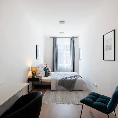 Spacious Luxury Old Town 2br Retreat דירה