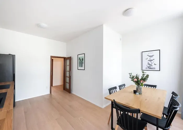 Spacious Luxury Old Town 2br Retreat Praga