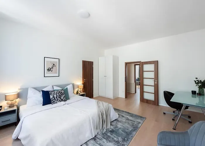 Spacious Luxury Old Town 2br Retreat *