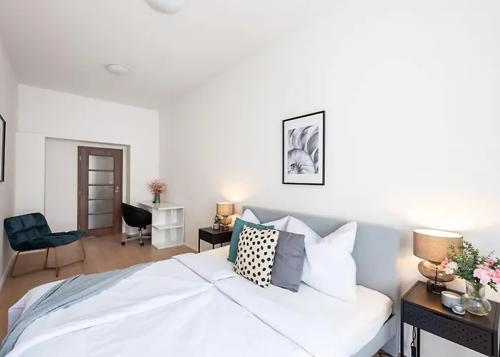 Spacious Luxury Old Town 2br Retreat براغ