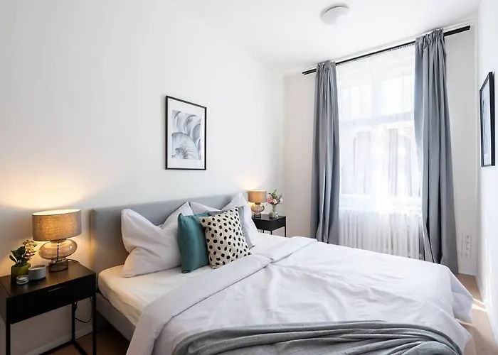 Spacious Luxury Old Town 2br Retreat Appartamento *