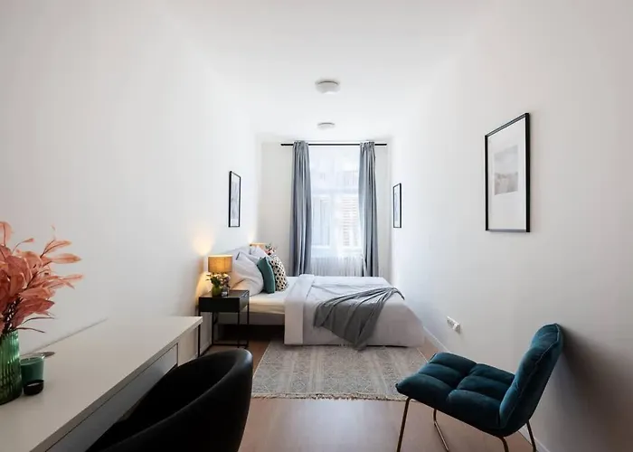Spacious Luxury Old Town 2br Retreat Appartamento