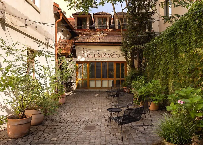 شقة Spacious Luxury Old Town 2br Retreat