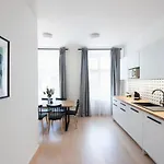 Apartamento Spacious Luxury Old Town 2br Retreat *