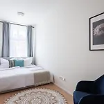 Spacious Luxury Old Town 2br Retreat