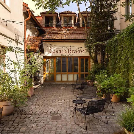 Apartamento Spacious Luxury Old Town 2br Retreat